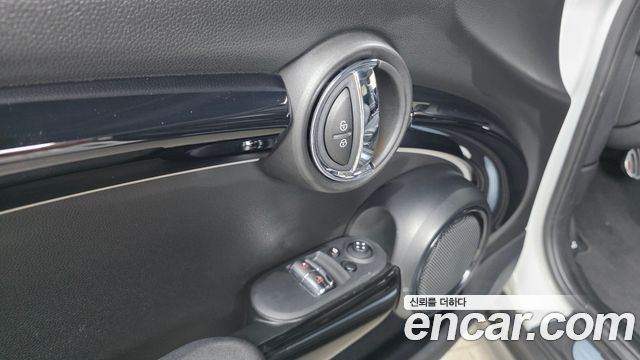 MINI Cooper Classic Plus 3rd 2024 — фото 27