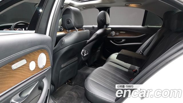 Mercedes-Benz E-Class (W213) E300e Exclusive 2019 — фото 11