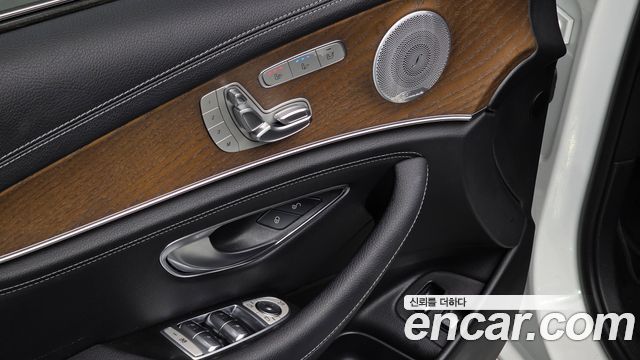 Mercedes-Benz E-Class (W213) E300e Exclusive 2019 — фото 16