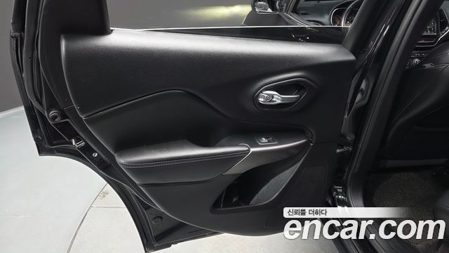 Jeep Cherokee (KL) 2.4 Longitude AWD 2019 — фото 25