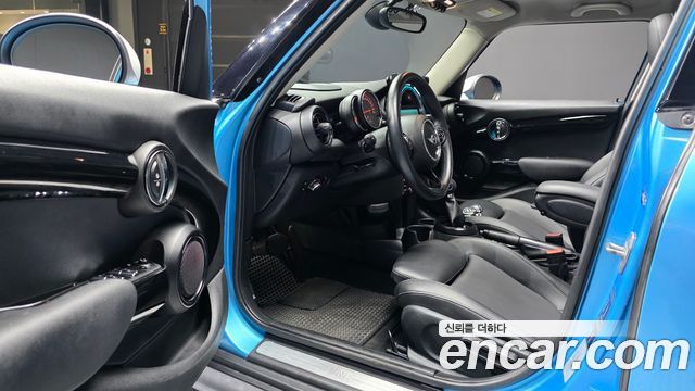 MINI Cooper 5Door HIGH 3rd 2018 — фото 10