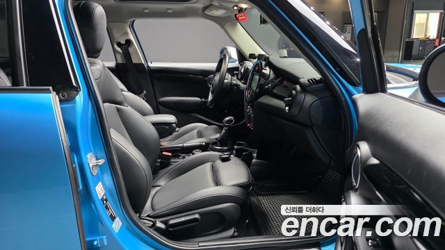 MINI Cooper 5Door HIGH 3rd 2018 — фото 26