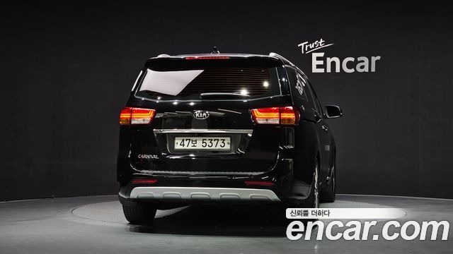 Kia Carnival 9-seater Prestige 2015 — фото 4