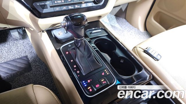 Kia Carnival 9-seater Prestige 2015 — фото 9