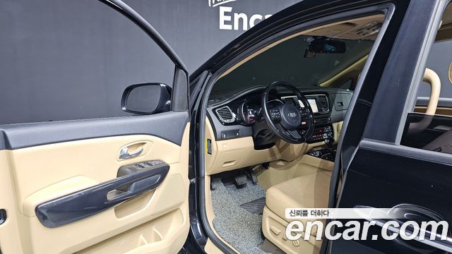 Kia Carnival 9-seater Prestige 2015 — фото 10