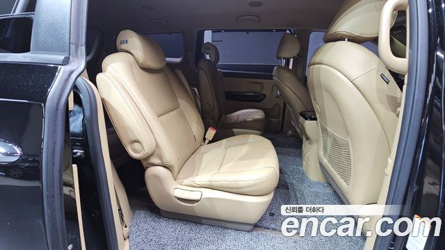 Kia Carnival 9-seater Prestige 2015 — фото 11