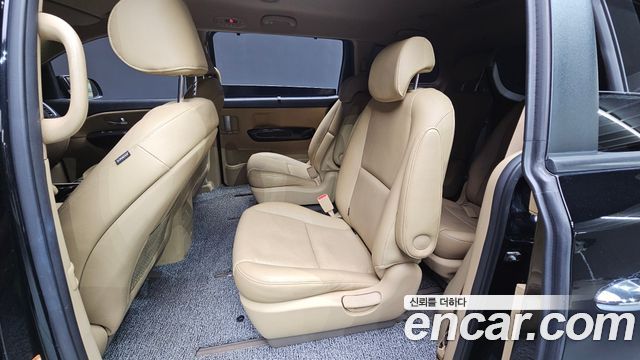 Kia Carnival 9-seater Prestige 2015 — фото 12