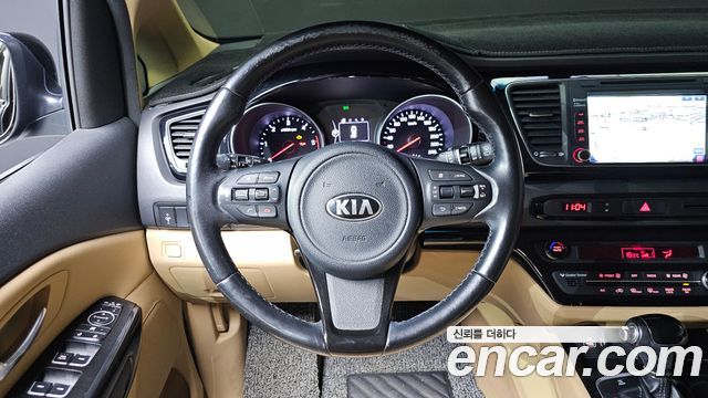 Kia Carnival 9-seater Prestige 2015 — фото 13