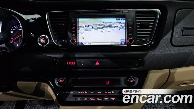 Kia Carnival 9-seater Prestige 2015 — фото 14
