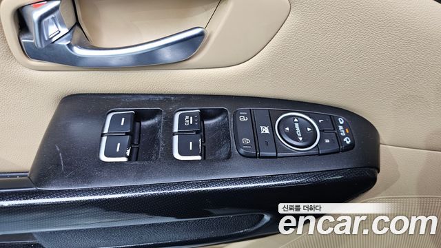 Kia Carnival 9-seater Prestige 2015 — фото 19