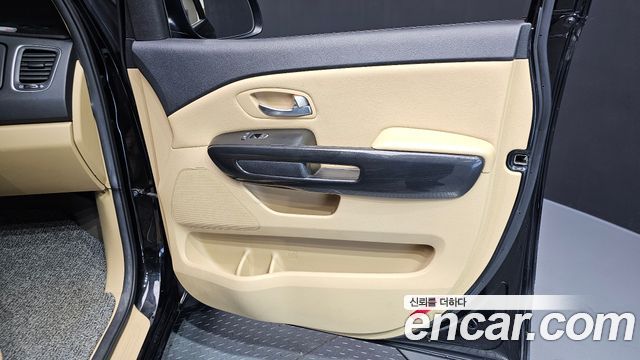 Kia Carnival 9-seater Prestige 2015 — фото 24