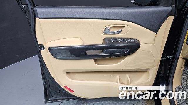 Kia Carnival 9-seater Prestige 2015 — фото 25