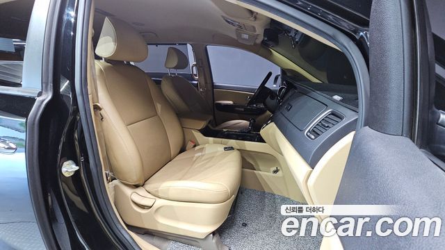 Kia Carnival 9-seater Prestige 2015 — фото 26