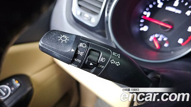 Kia Carnival 9-seater Prestige 2015 — фото 27