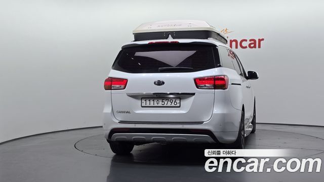 Kia Carnival 9-Seater Noblesse Special 2018 — фото 4