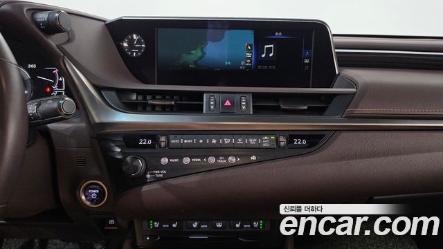 Lexus ES300h (VII) Luxury 2019 — фото 17