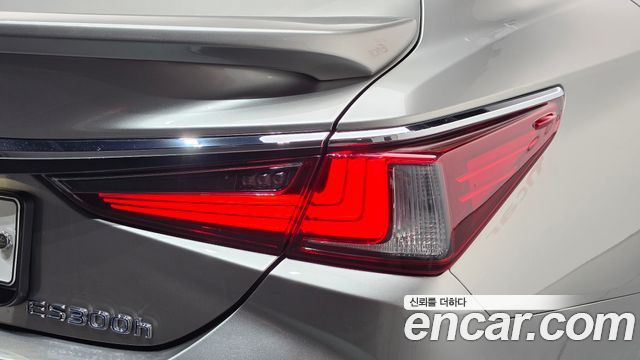 Lexus ES300h (VII) Luxury 2019 — фото 29