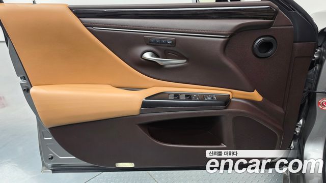 Lexus ES300h (VII) Luxury 2019 — фото 30
