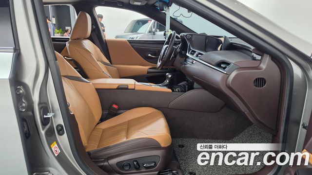 Lexus ES300h (VII) Luxury 2019 — фото 32