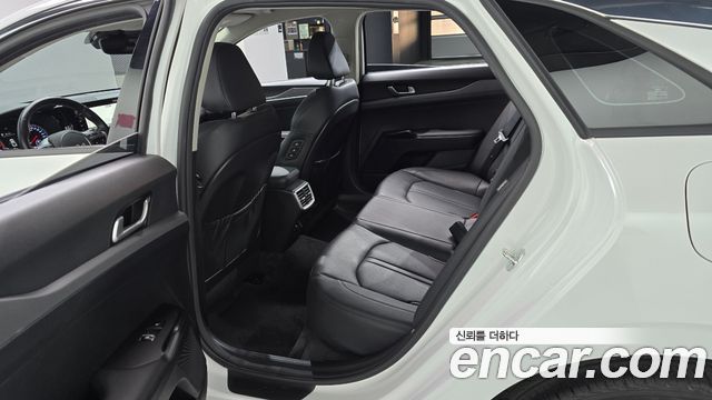 Kia K5 (III) 2.0 Prestige 2023 — фото 11
