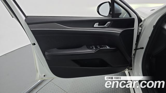 Kia K5 (III) 2.0 Prestige 2023 — фото 24