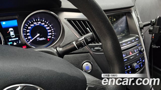 Hyundai Sonata Hybrid 2.0 Smart 2014 — фото 18