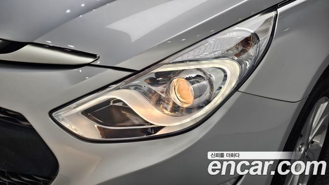 Hyundai Sonata Hybrid 2.0 Smart 2014 — фото 22
