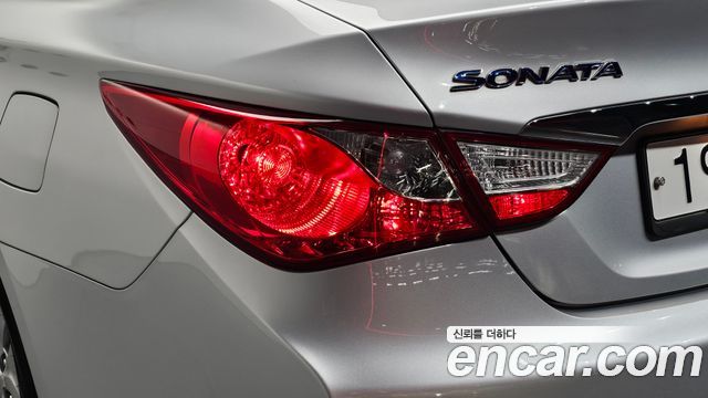 Hyundai Sonata Hybrid 2.0 Smart 2014 — фото 23