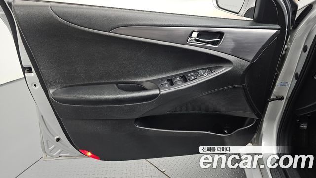 Hyundai Sonata Hybrid 2.0 Smart 2014 — фото 24