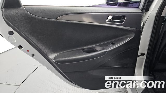 Hyundai Sonata Hybrid 2.0 Smart 2014 — фото 25