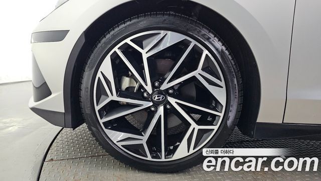Hyundai Ioniq 6 Long Range Exclusive + 2023 — фото 5