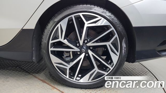 Hyundai Ioniq 6 Long Range Exclusive + 2023 — фото 21