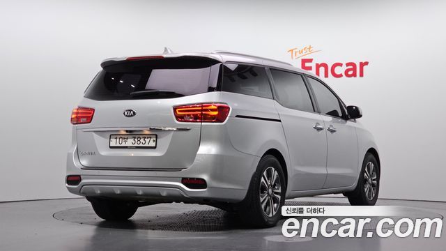 Kia Carnival 9-Seater Luxury 2019 — фото 2