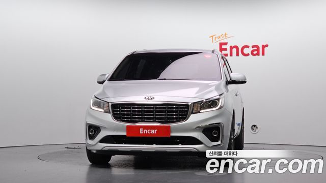 Kia Carnival 9-Seater Luxury 2019 — фото 3