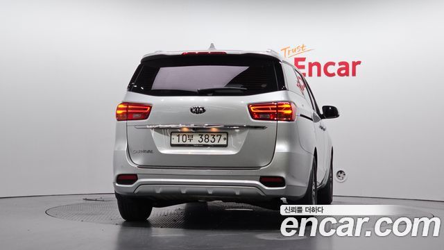 Kia Carnival 9-Seater Luxury 2019 — фото 4