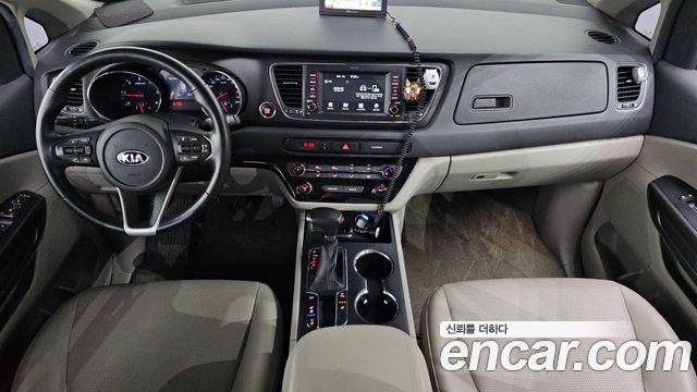 Kia Carnival 9-Seater Luxury 2019 — фото 7
