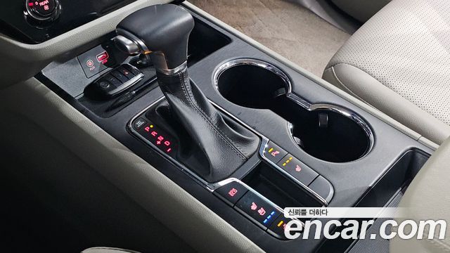 Kia Carnival 9-Seater Luxury 2019 — фото 9