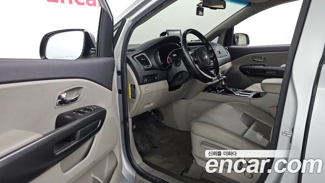 Kia Carnival 9-Seater Luxury 2019 — фото 10