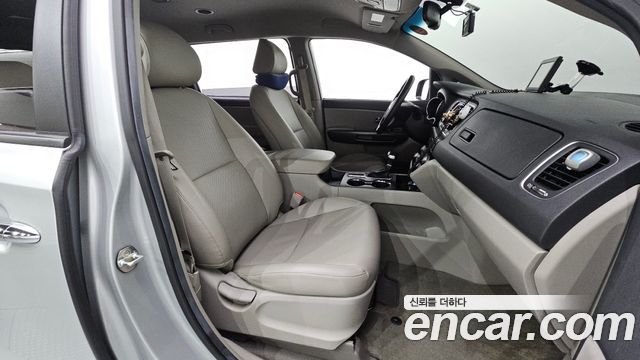 Kia Carnival 9-Seater Luxury 2019 — фото 15