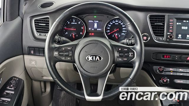 Kia Carnival 9-Seater Luxury 2019 — фото 17