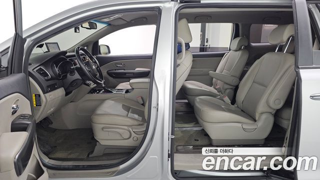 Kia Carnival 9-Seater Luxury 2019 — фото 23