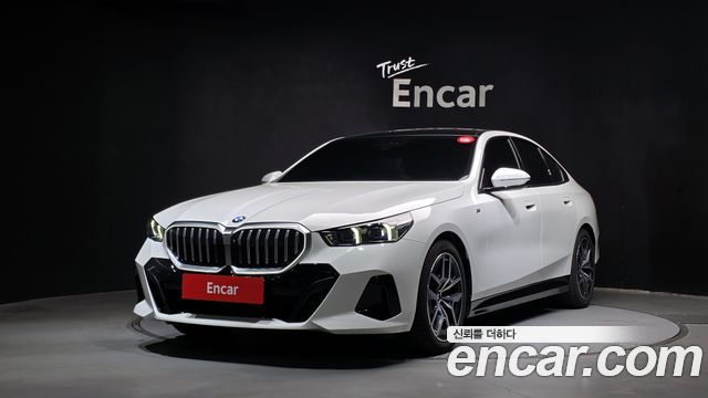 BMW 5 Series (G60) 520i M Sport 2025 — фото 1