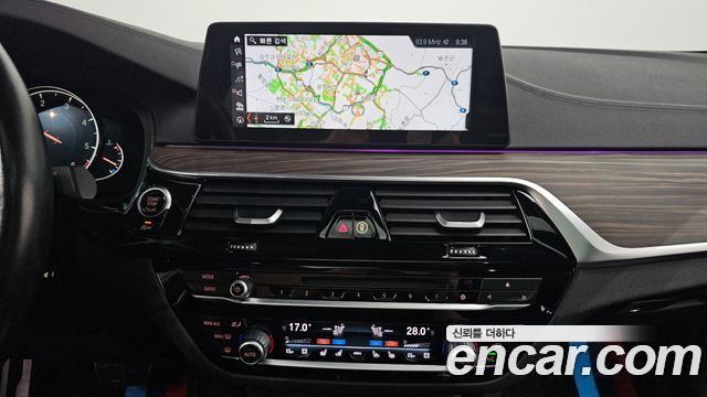BMW 5 Series (G30) 520d xDrive M Sport Package Plus 2017 — фото 12