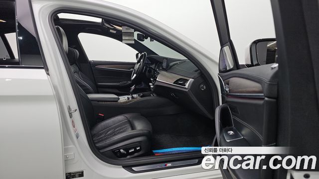 BMW 5 Series (G30) 520d xDrive M Sport Package Plus 2017 — фото 17