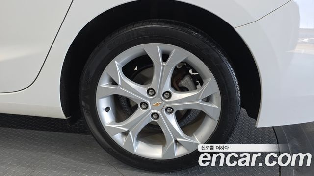 Chevrolet Cruze 1.4 Turbo LT Deluxe 2017 — фото 27
