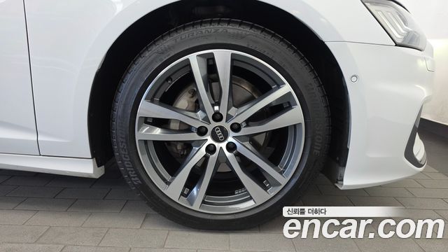 Audi A6 (C8) 40 TDI Premium 2023 — фото 21