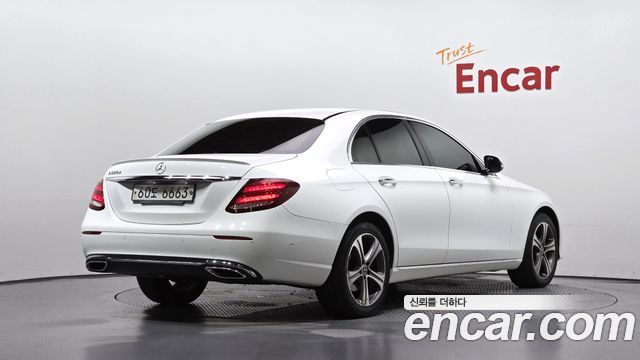 Mercedes-Benz E-Class (W213) E220d Avantgarde 2019 — фото 2