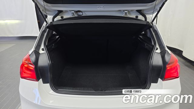 BMW 1 Series (F20) 118d Sport 5Door 2016 — фото 24