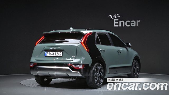 Kia Niro Signature 2022 — фото 2