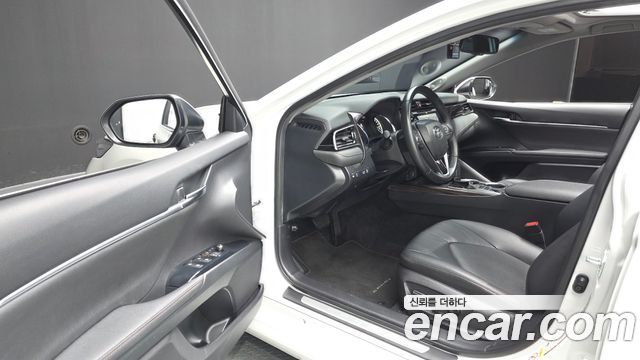 Toyota Camry (XV70) 2.5 XLE Hybrid 2019 — фото 10